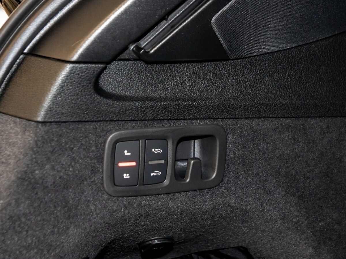 Image about Audi Q7 SUV TFSI e S line 55 TFSI e quattro tiptronic