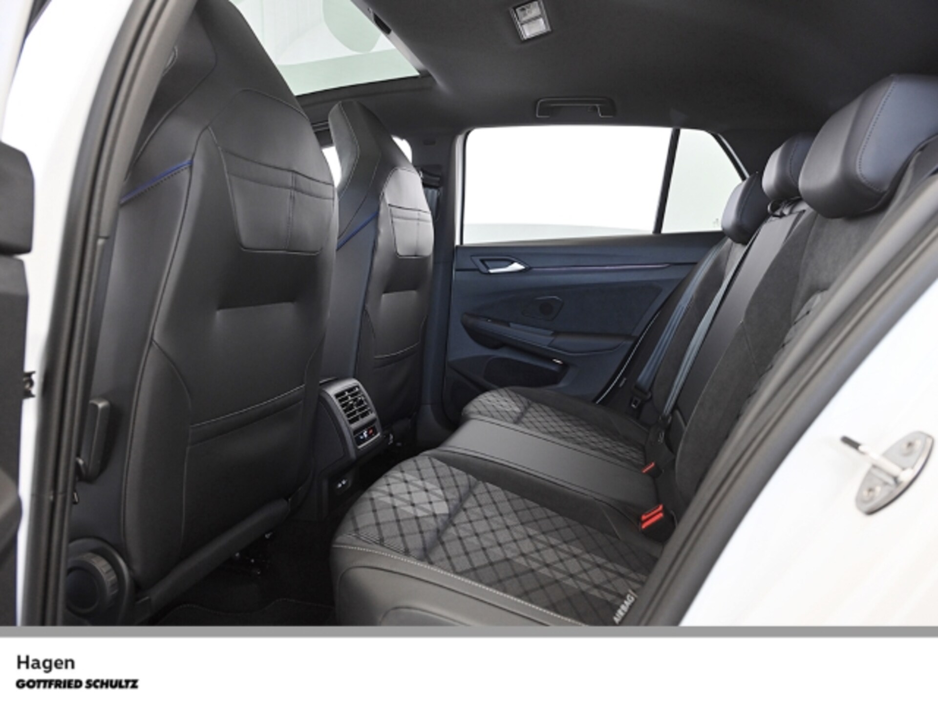 Volkswagen Golf R-Line