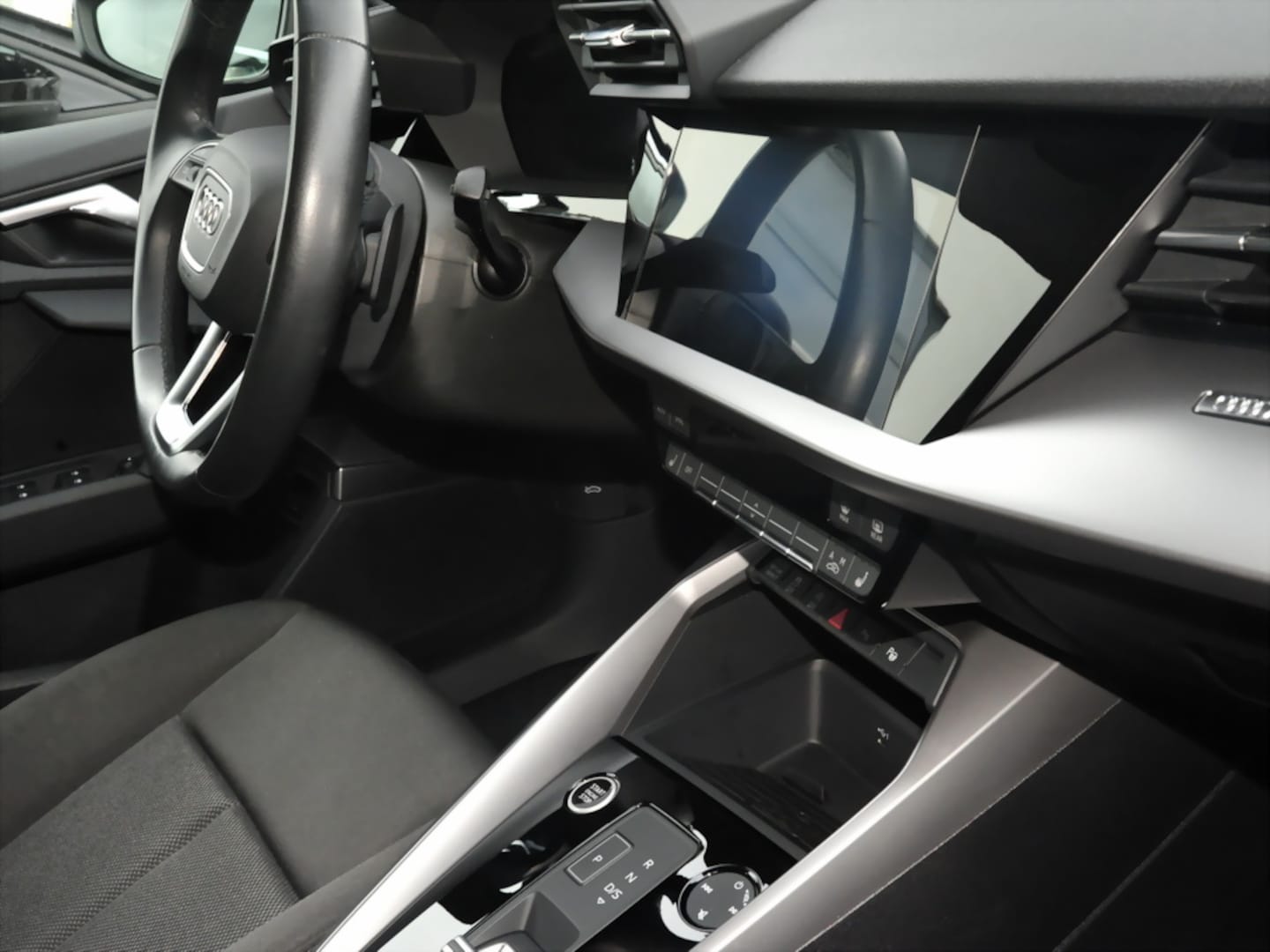 Bild über Audi A3 Sportback advanced 30 TFSI Schaltgetriebe - für weitere Informationen kontaktieren Sie den Audi Partner