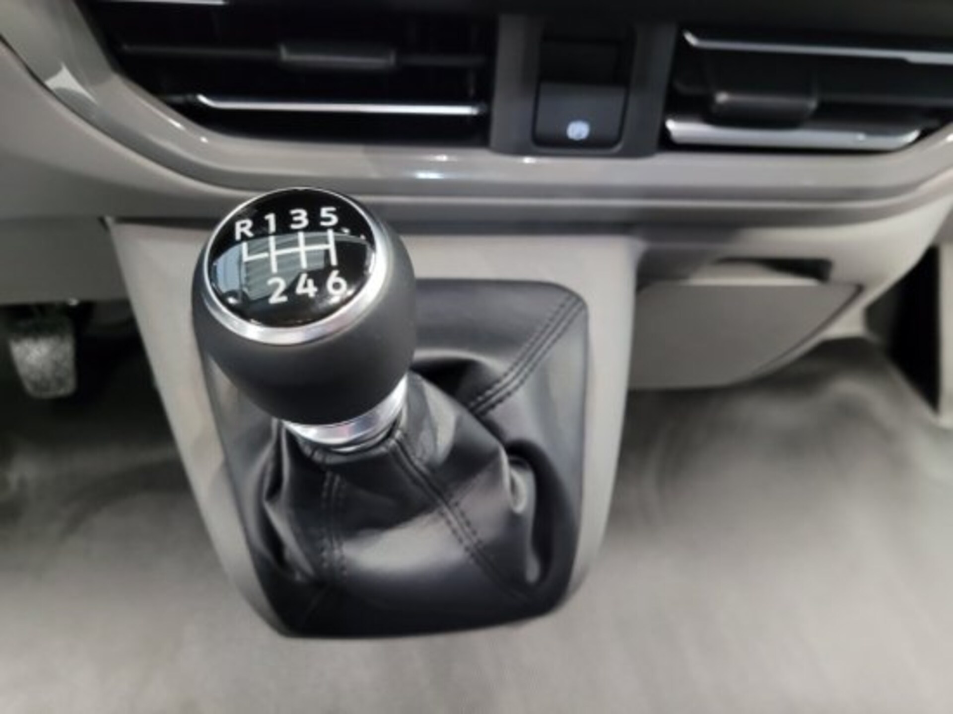 Volkswagen Transporter Kasten langer Radstand