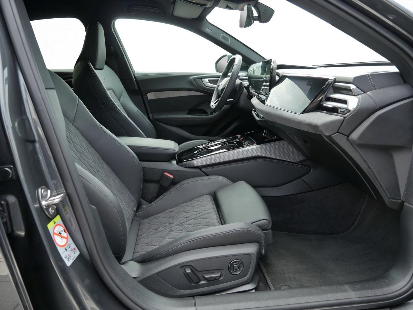 Bild über Audi S5 Limousine TFSI 270 kW S tronic - für weitere Informationen kontaktieren Sie den Audi Partner