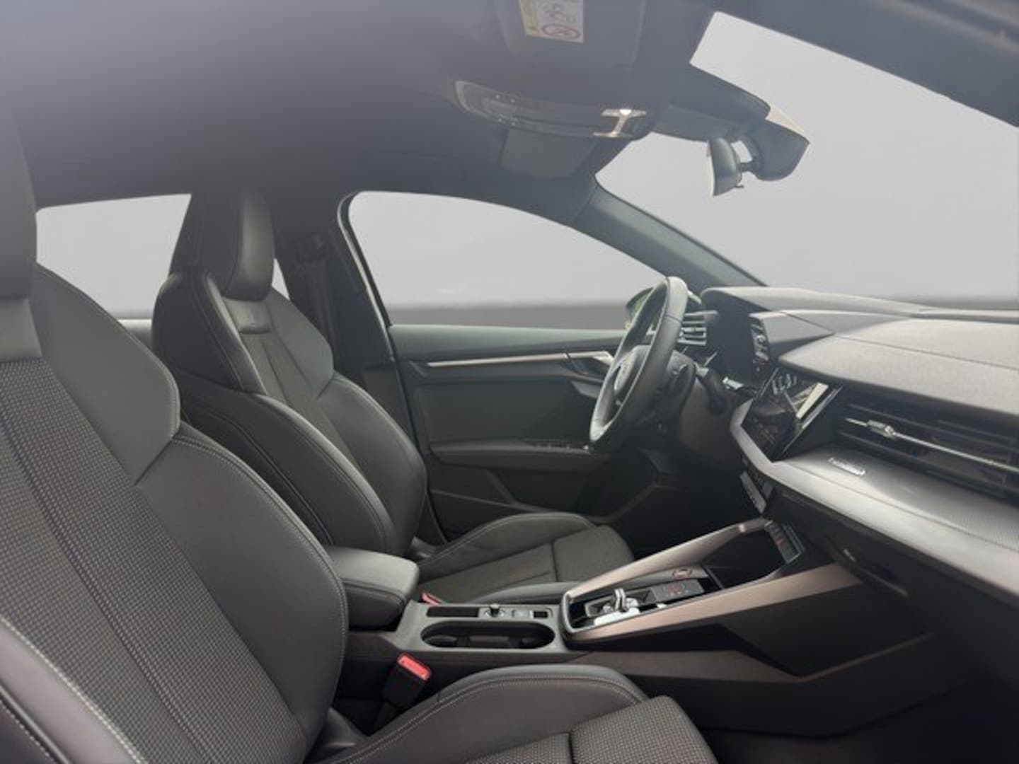 Bild über Audi S3 Sportback TFSI quattro S tronic - für weitere Informationen kontaktieren Sie den Audi Partner