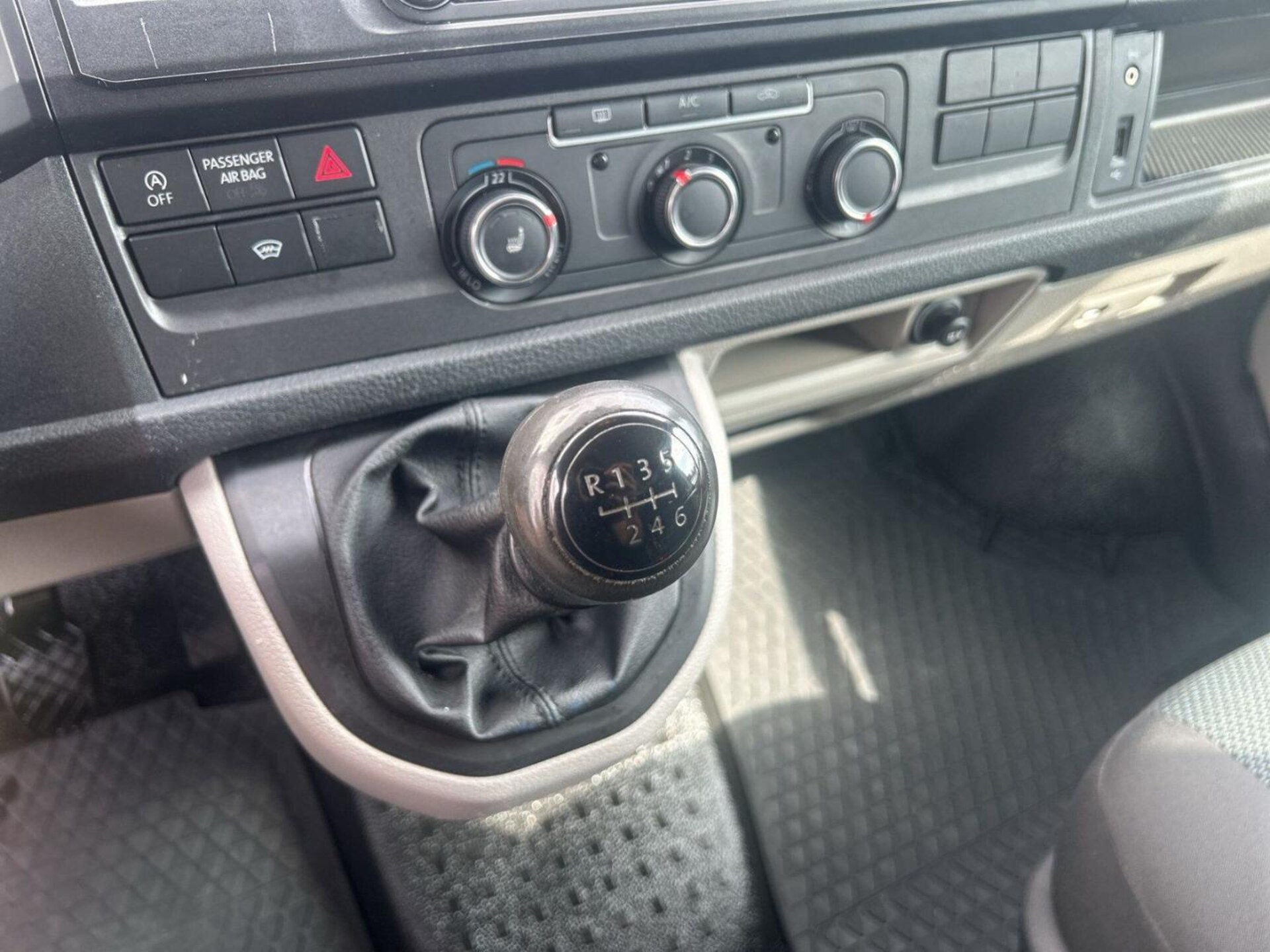 Volkswagen T6 Transporter Kasten kurzer Radstand
