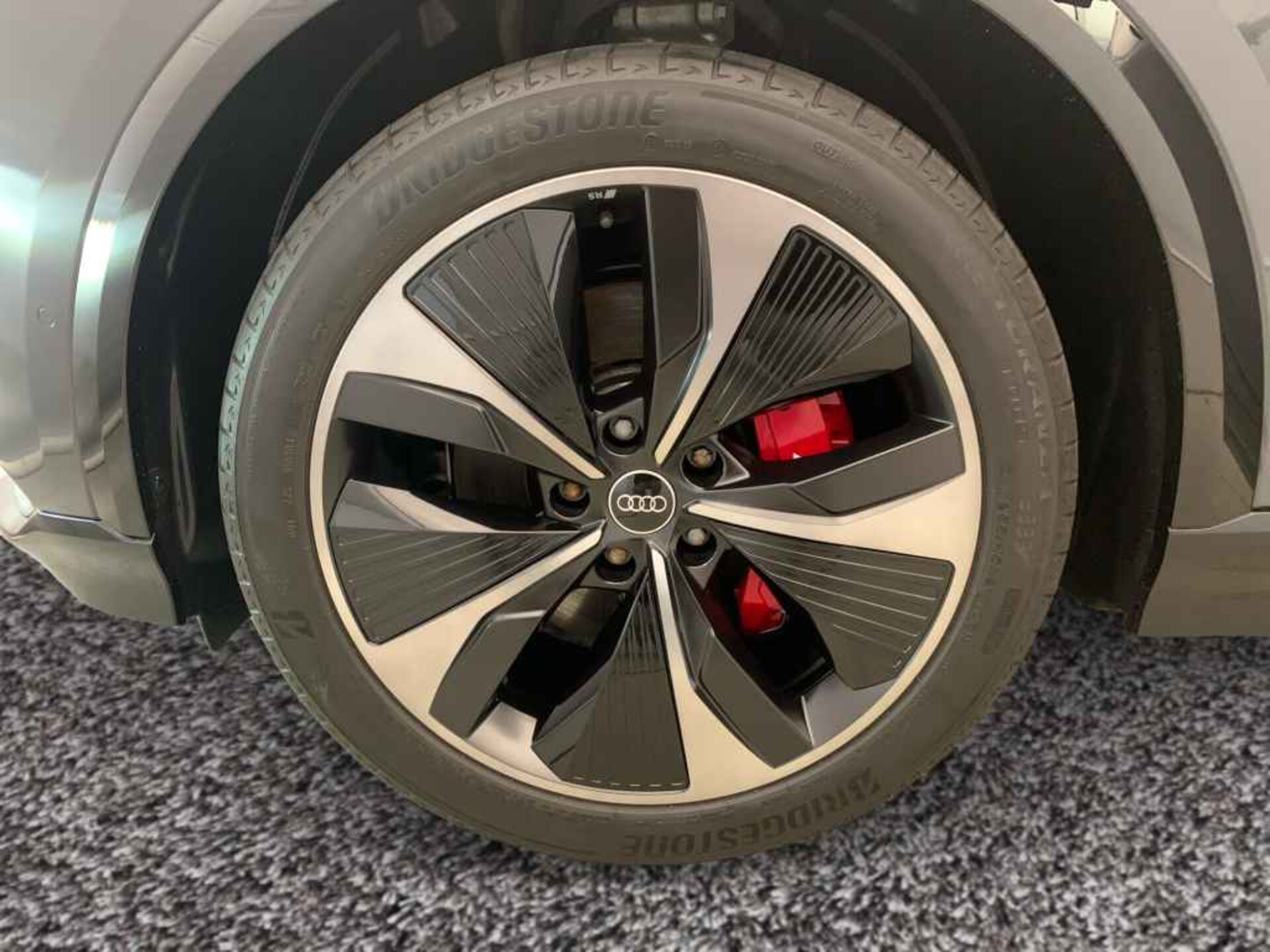 Audi SQ6 SUV e-tron