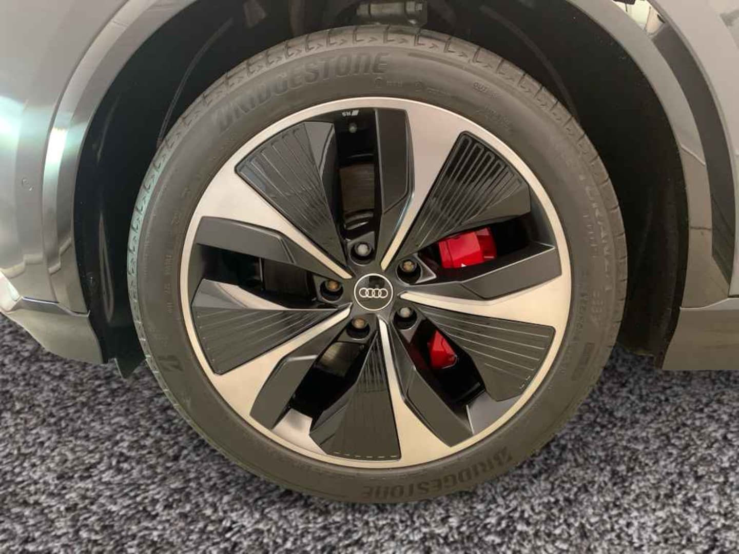 Bild über Audi SQ6 SUV e-tron edition one grey e-tron quattro - für weitere Informationen kontaktieren Sie den Audi Partner