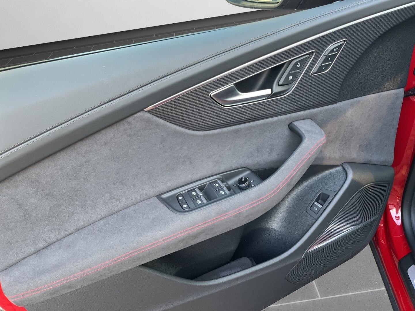 Bild über Audi RS Q8 SUV TFSI quattro 471 kW tiptronic - für weitere Informationen kontaktieren Sie den Audi Partner