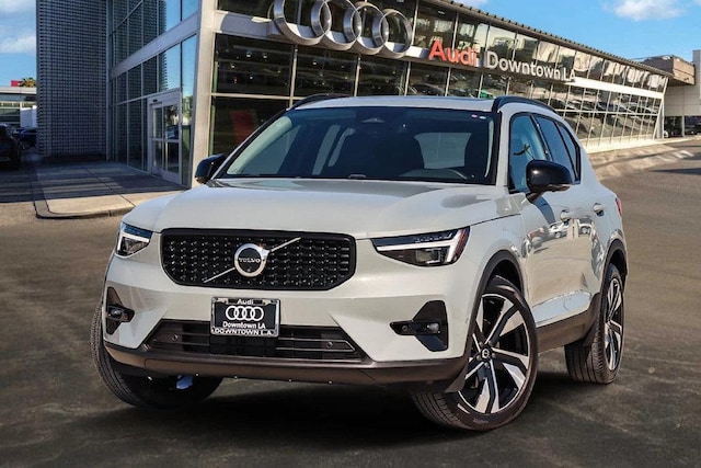 2025 Volvo XC40 Plus