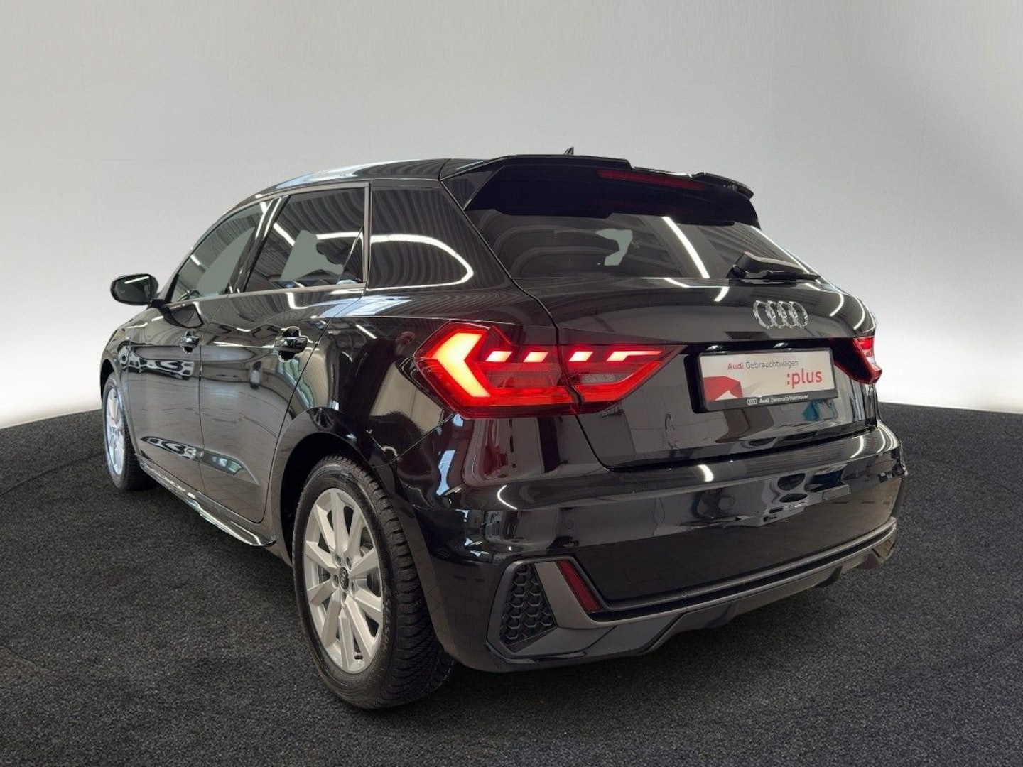Bild über Audi A1 Sportback S line 30 TFSI S tronic - für weitere Informationen kontaktieren Sie den Audi Partner