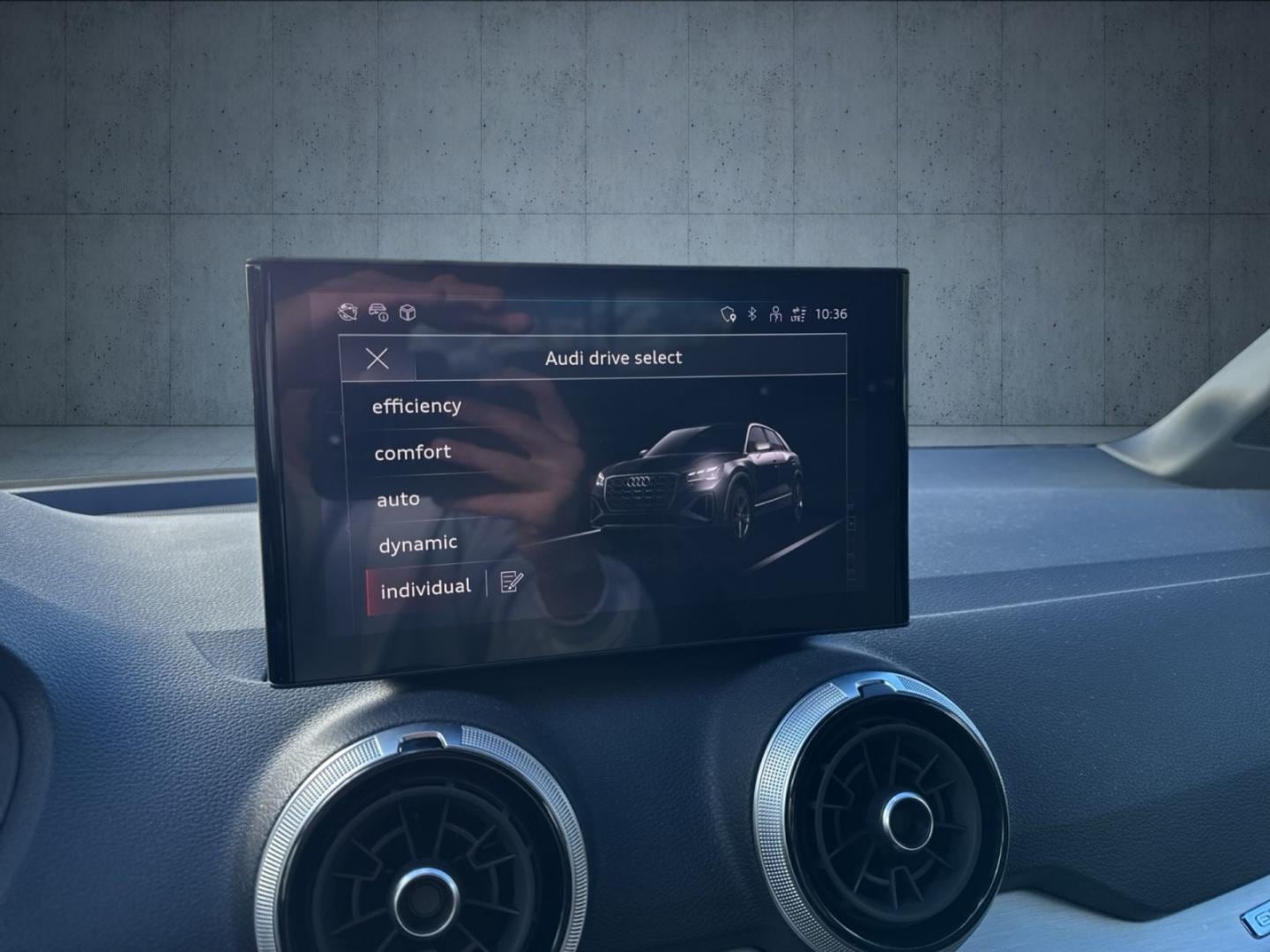 Bild über Audi SQ2 TFSI quattro S tronic - für weitere Informationen kontaktieren Sie den Audi Partner