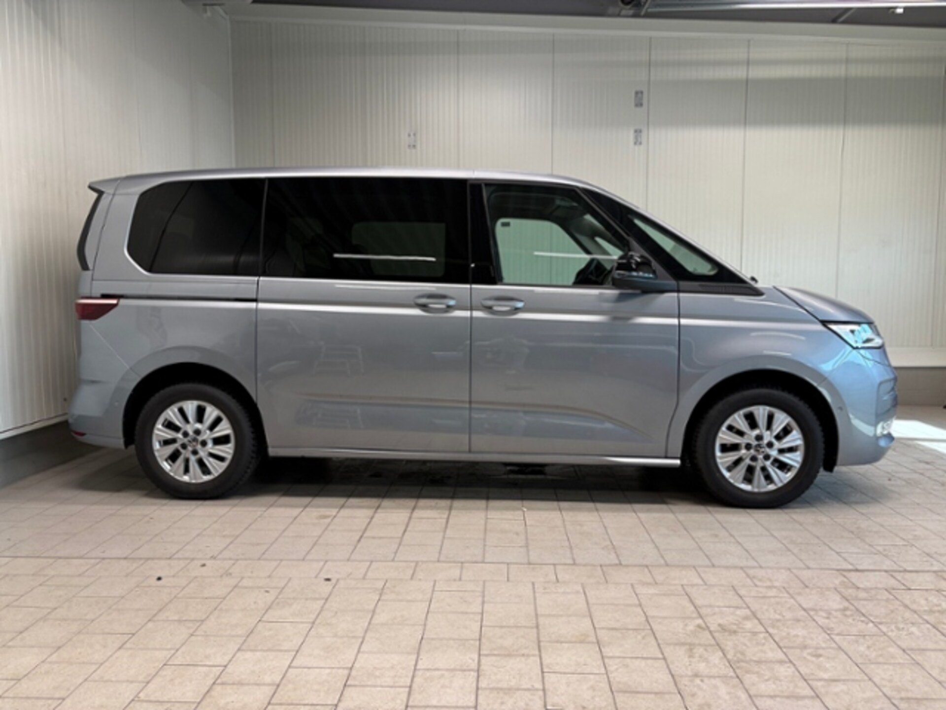 Volkswagen Multivan Basis-Modell