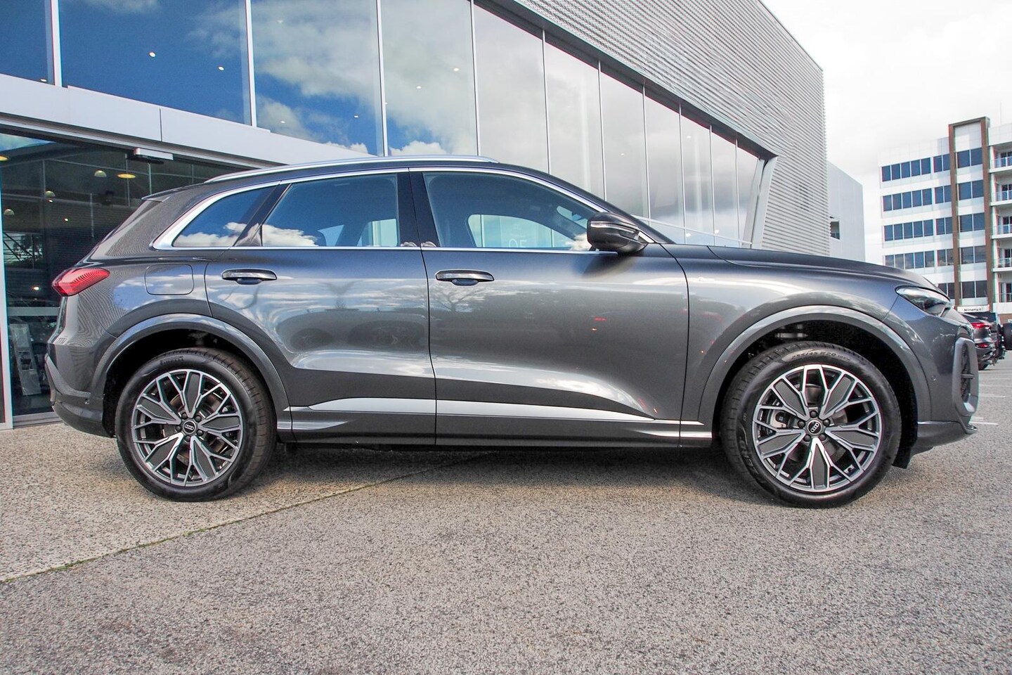 Image about Audi Q5 SUV TFSI quattro 200 kW sport