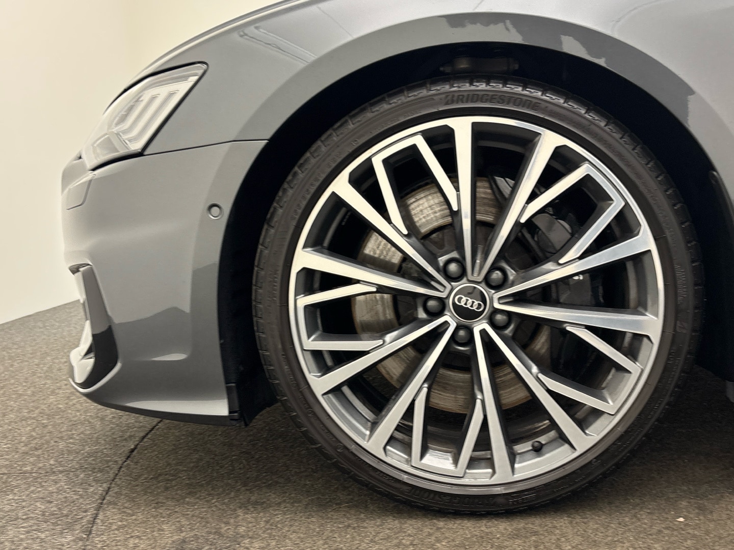 Bild über Audi S6 Avant TDI quattro tiptronic - für weitere Informationen kontaktieren Sie den Audi Partner