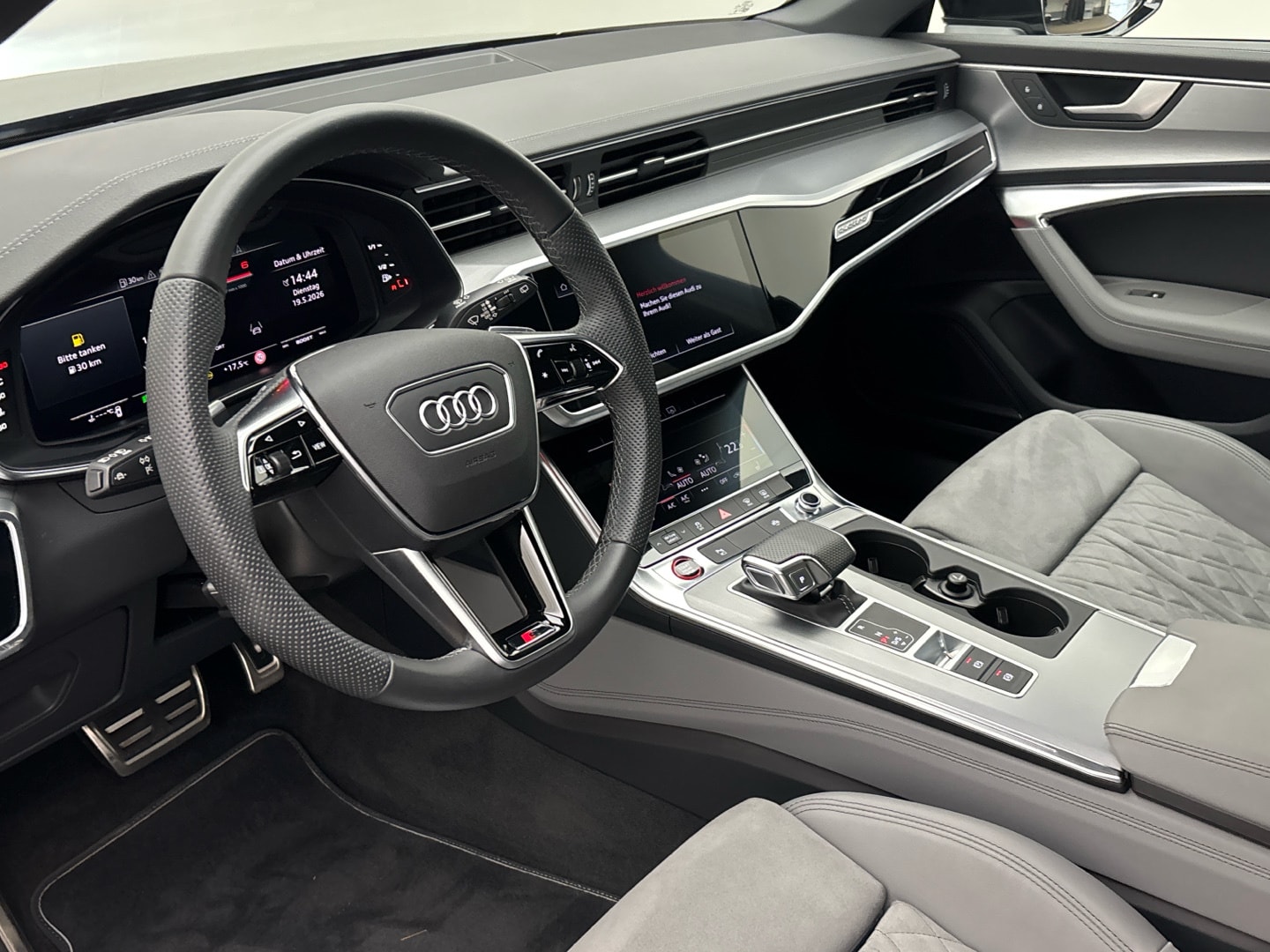 Bild über Audi S6 Avant TDI quattro tiptronic - für weitere Informationen kontaktieren Sie den Audi Partner