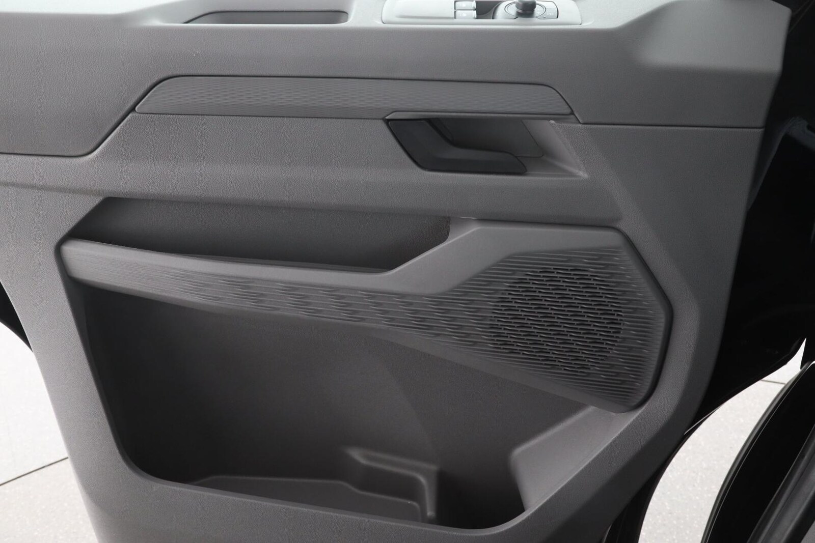 Volkswagen Transporter Kombi kurzer Radstand – Bild 16