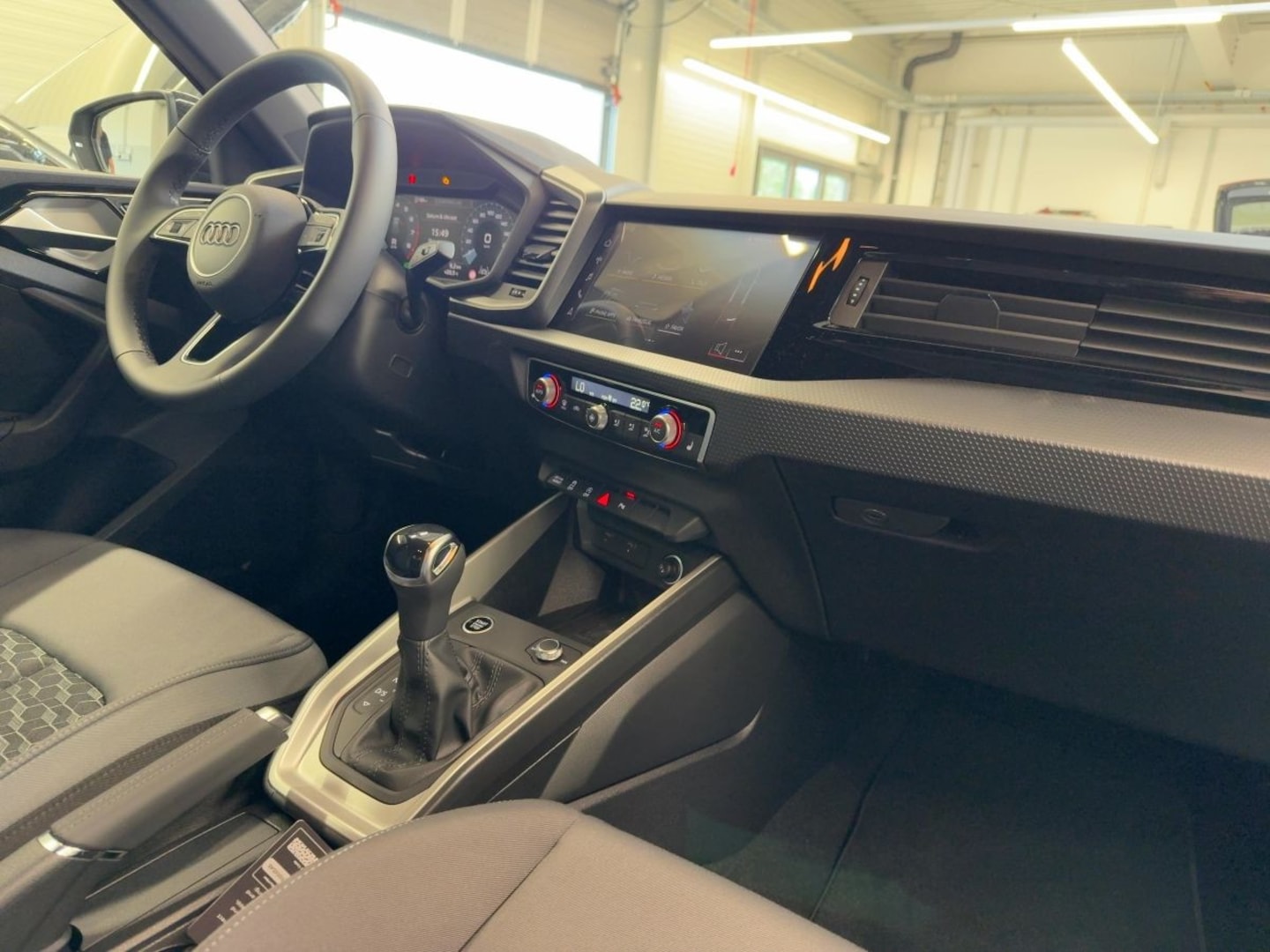 Bild über Audi A1 Sportback S line 30 TFSI S tronic - für weitere Informationen kontaktieren Sie den Audi Partner