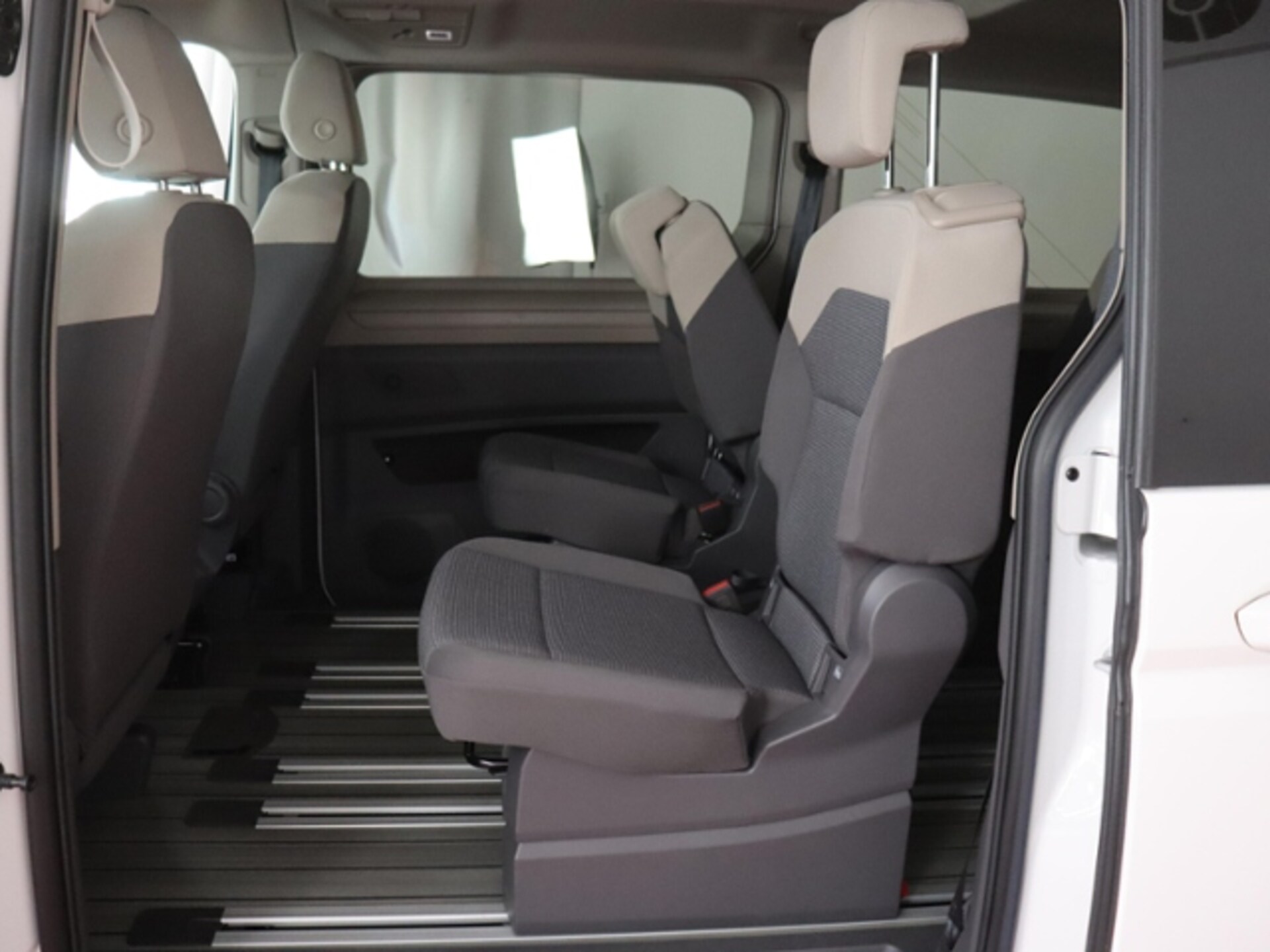 Volkswagen Multivan Langversion Basis-Modell
