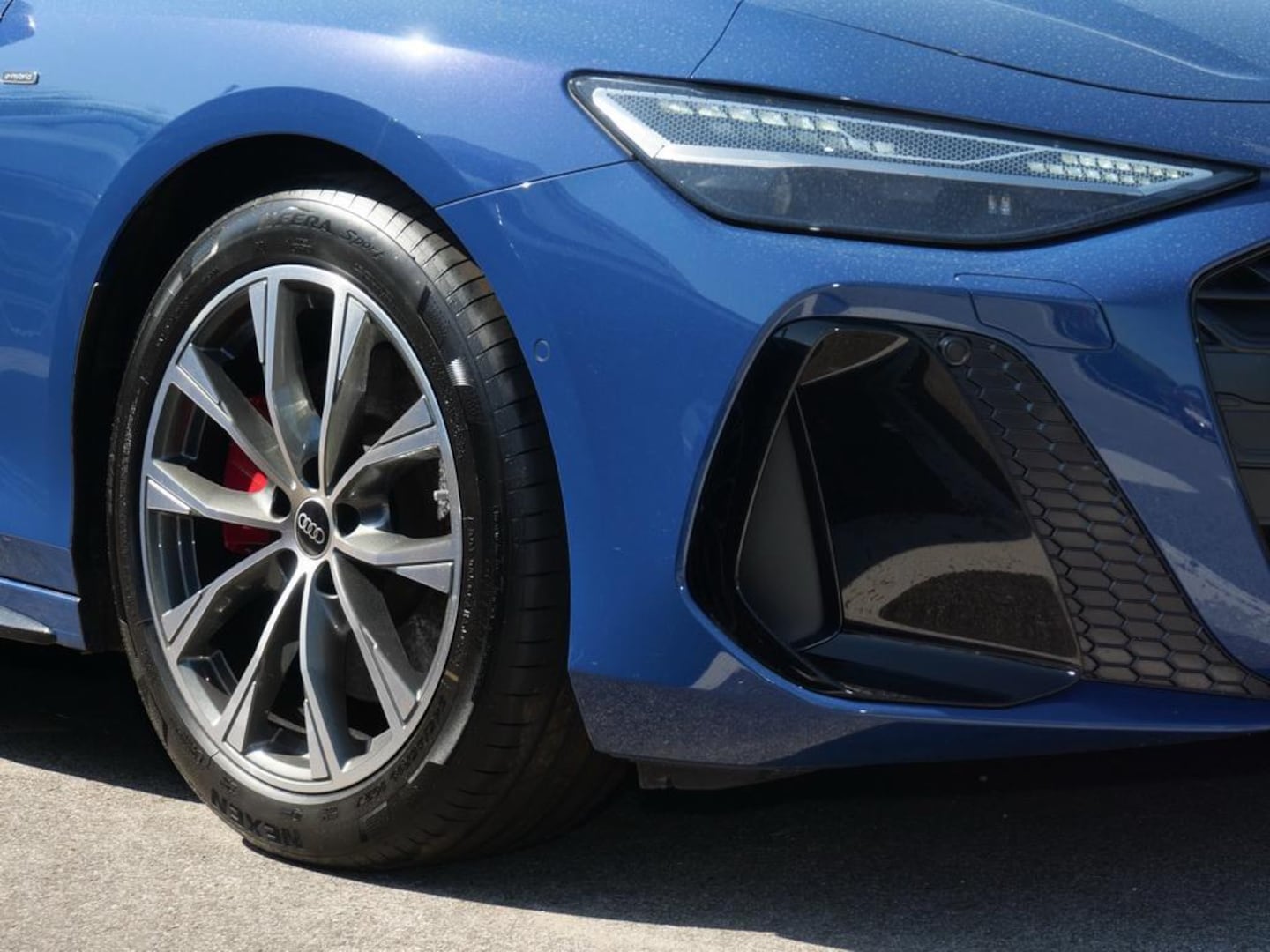 Bild über Audi A6 Avant e-hybrid e-hybrid quattro 270 kW S tronic - für weitere Informationen kontaktieren Sie den Audi Partner
