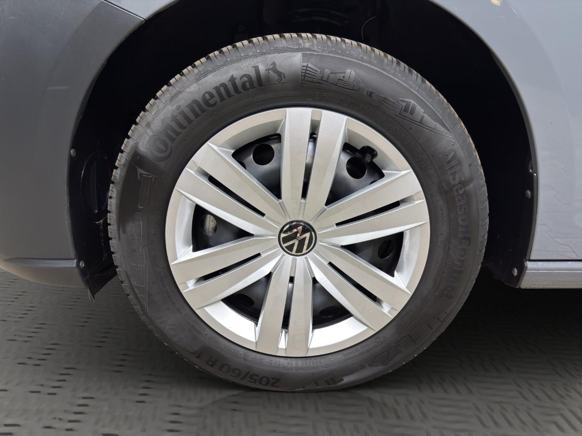 Volkswagen Caddy Basis-Modell