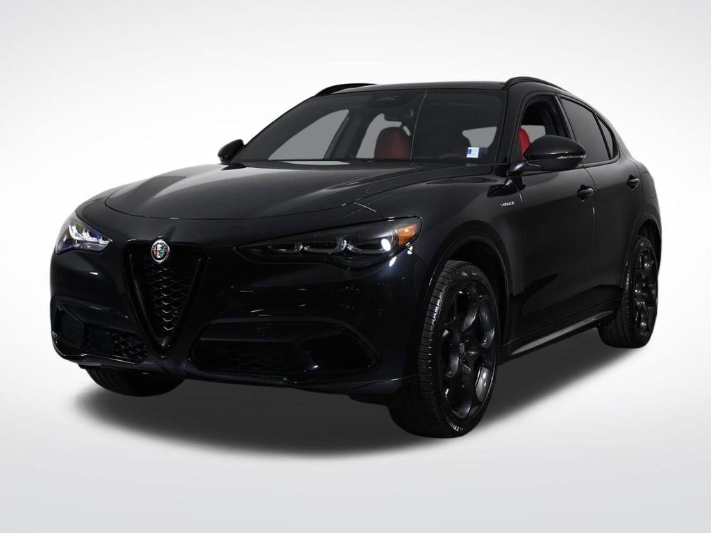 2025 Alfa Romeo Stelvio Stelvio AWD's photo