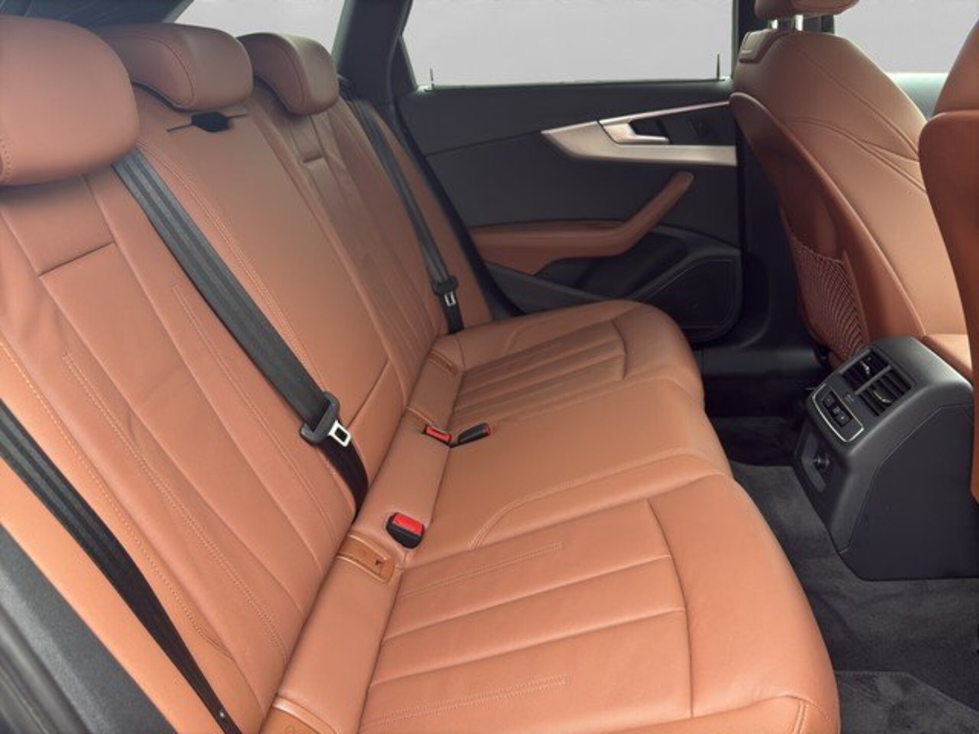 Audi A4 Avant S line