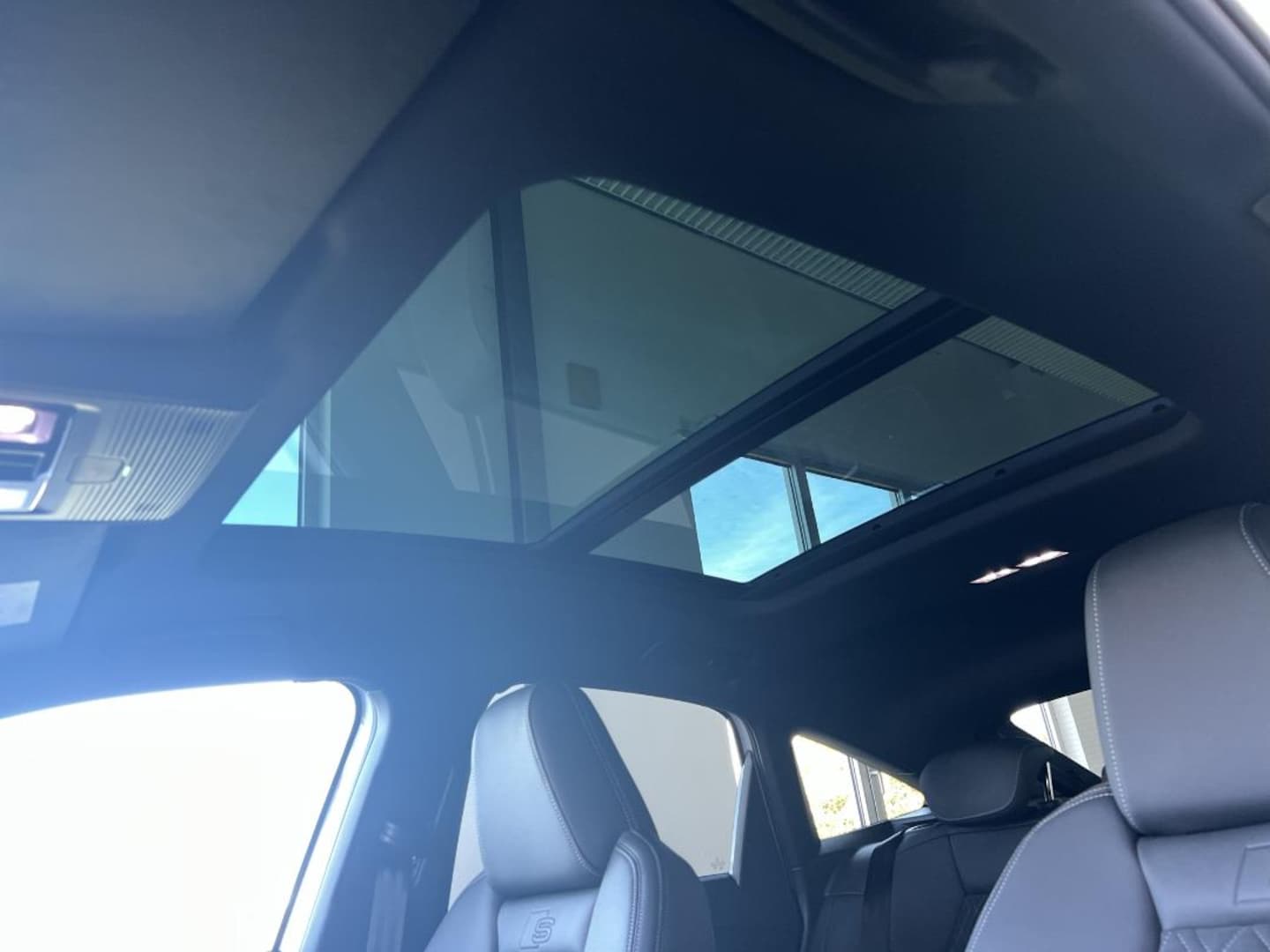 Bild über Audi Q4 Sportback e-tron e-tron quattro 220 kW - für weitere Informationen kontaktieren Sie den Audi Partner