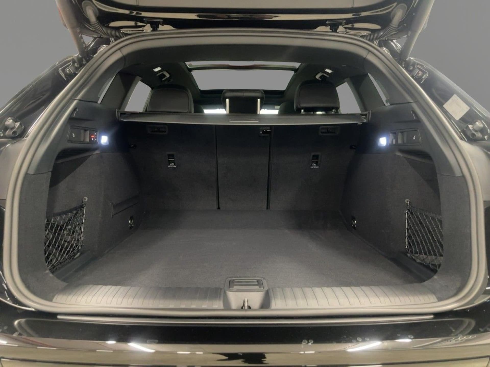 Audi SQ6 SUV e-tron