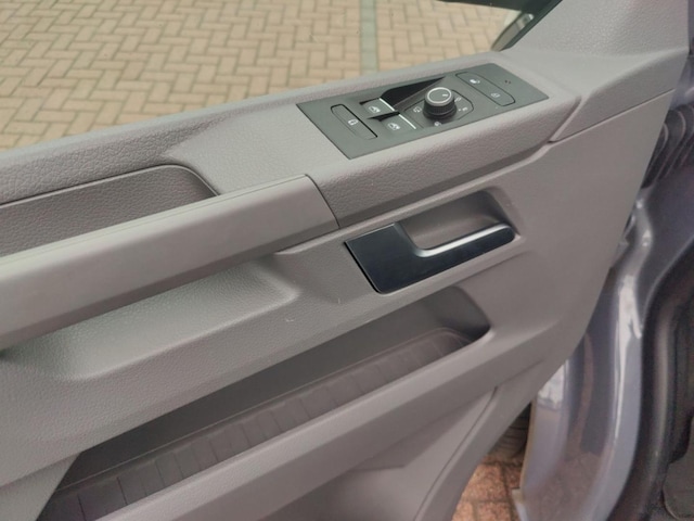Volkswagen T6.1 Caravelle larger