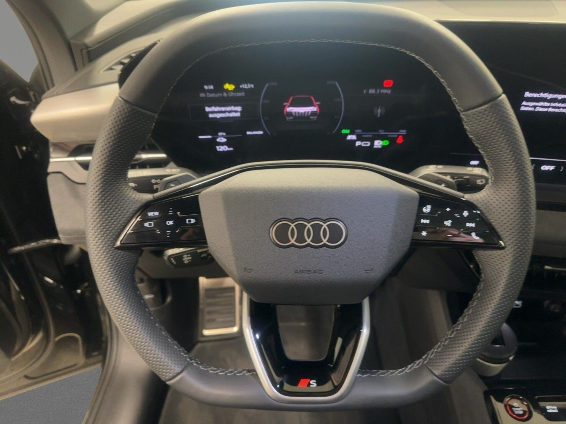 Audi SQ6 SUV e-tron