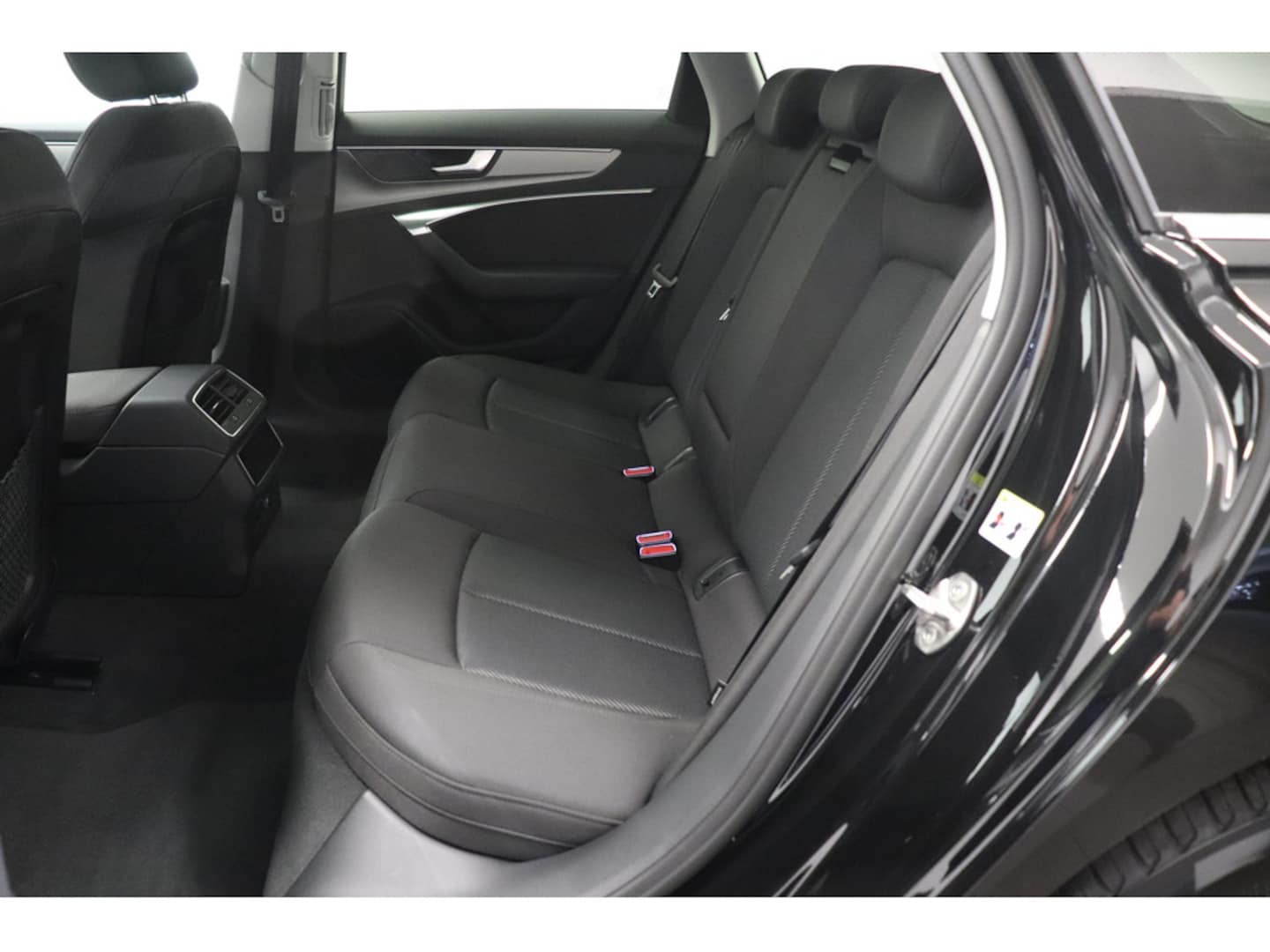 Bild über Audi A6 Avant advanced 45 TDI quattro S tronic - für weitere Informationen kontaktieren Sie den Audi Partner