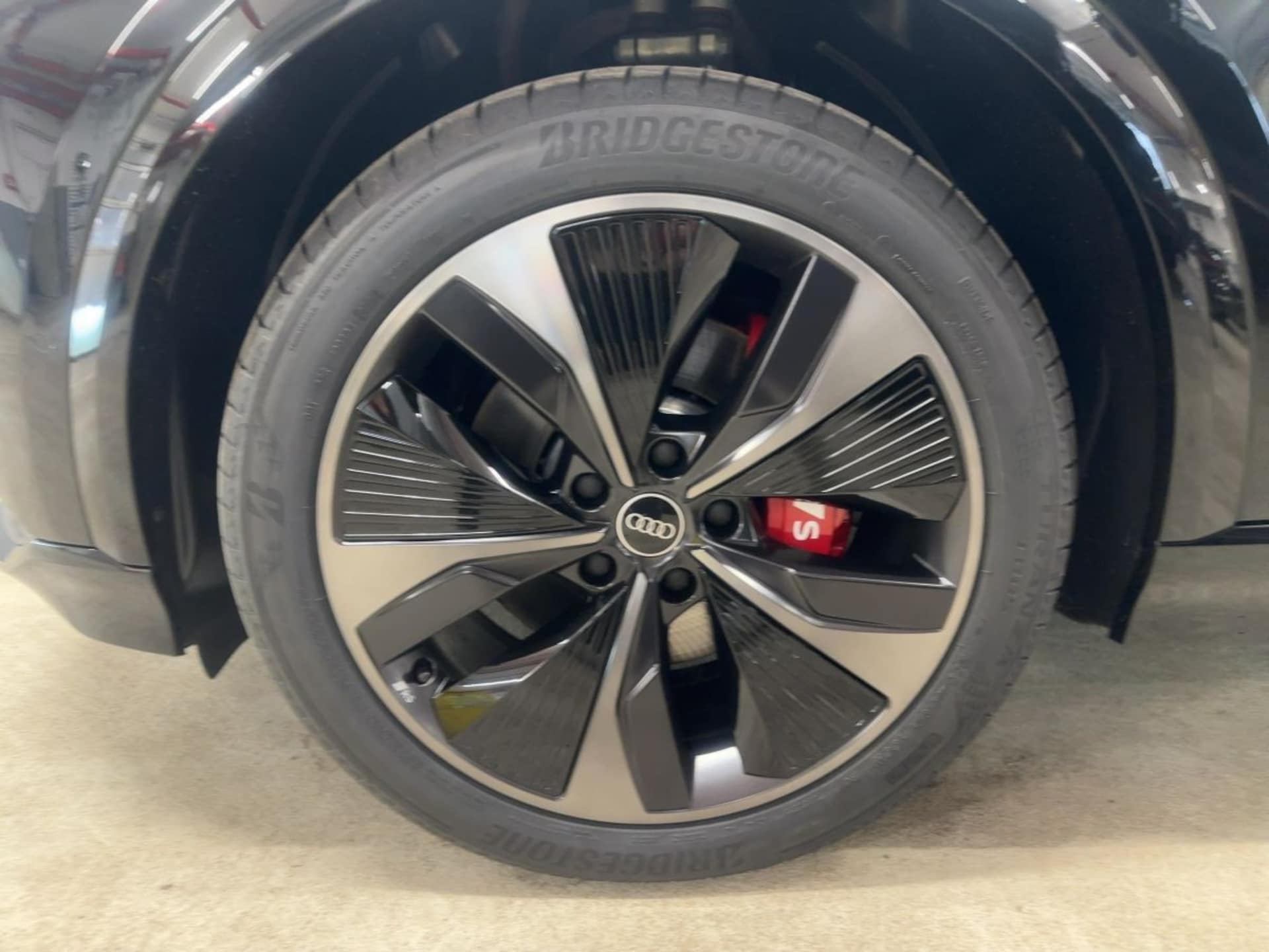 Audi SQ6 SUV e-tron
