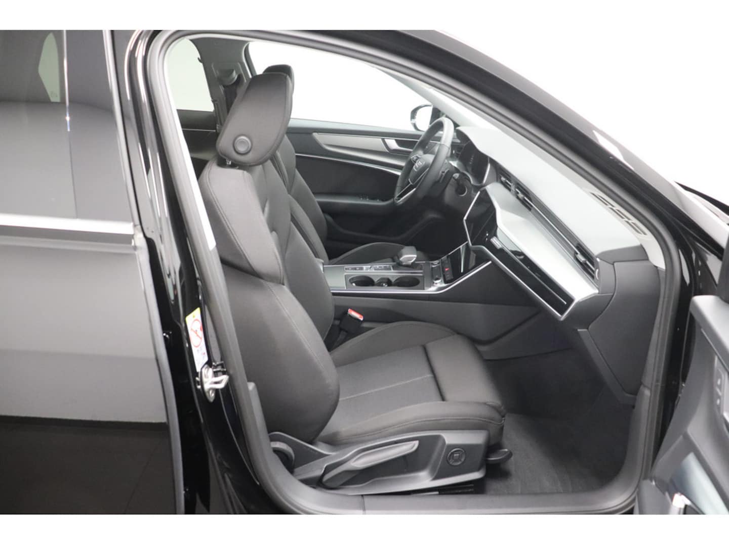 Bild über Audi A6 Avant advanced 45 TDI quattro S tronic - für weitere Informationen kontaktieren Sie den Audi Partner