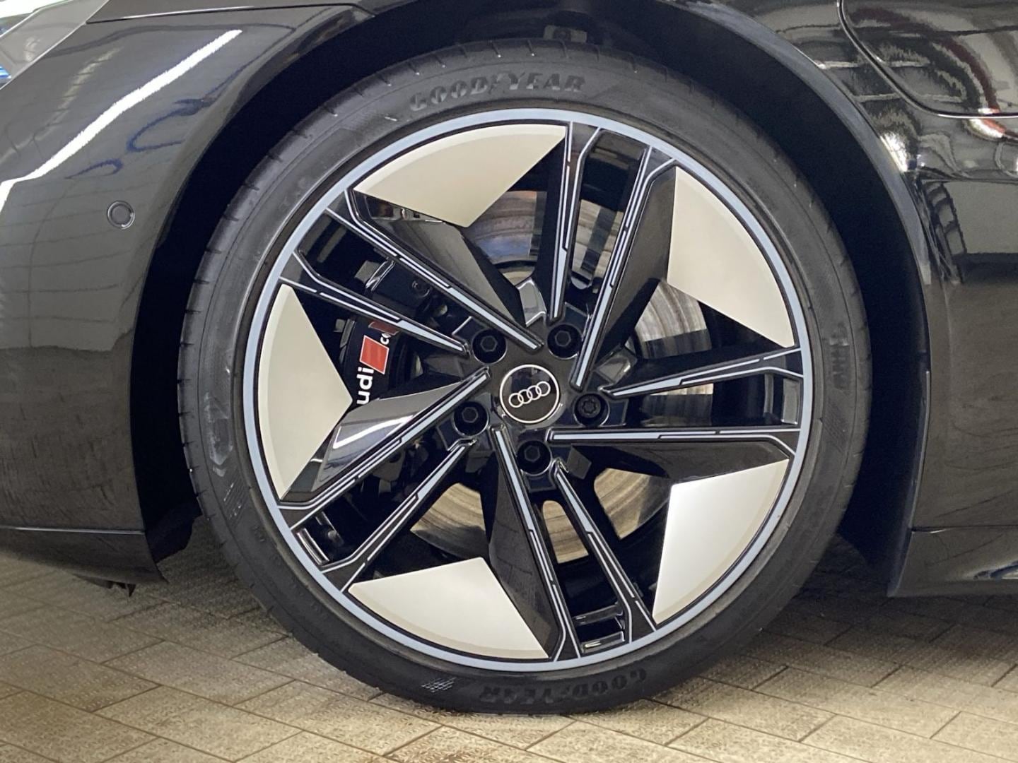 Bild über Audi e-tron GT e-tron quattro - für weitere Informationen kontaktieren Sie den Audi Partner