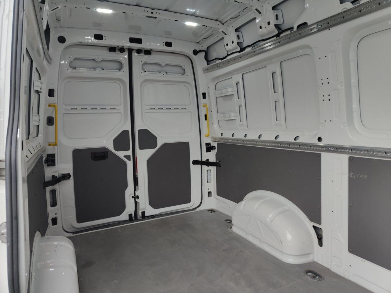 Volkswagen Crafter Kasten mittlerer Radstand – Bild 17