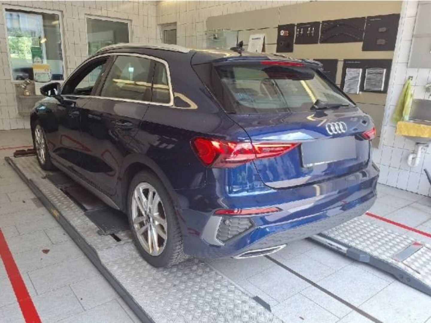Bild über Audi A3 Sportback S line 35 TFSI S tronic - für weitere Informationen kontaktieren Sie den Audi Partner