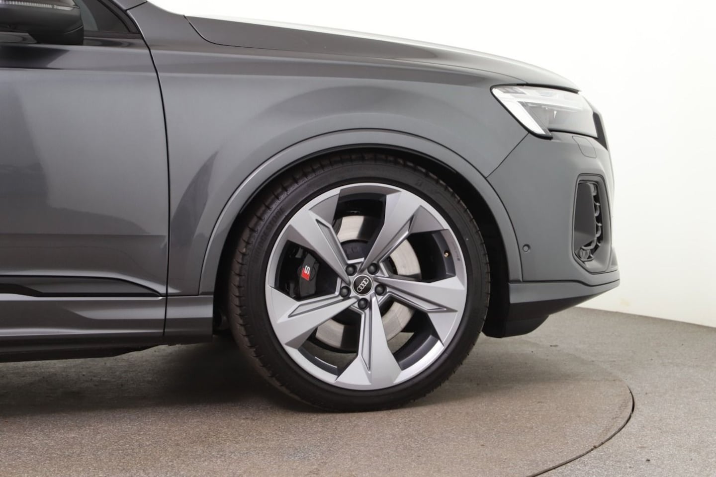 Bild über Audi SQ7 SUV TFSI quattro 373 kW tiptronic - für weitere Informationen kontaktieren Sie den Audi Partner