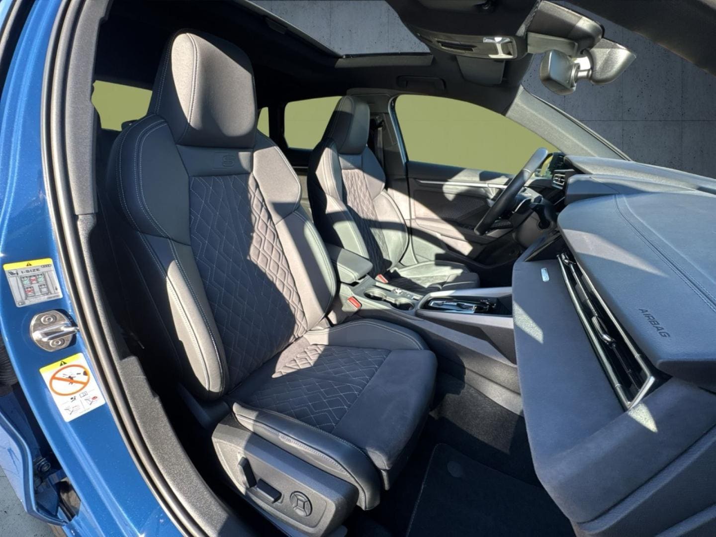 Bild über Audi S3 Sportback TFSI quattro S tronic - für weitere Informationen kontaktieren Sie den Audi Partner