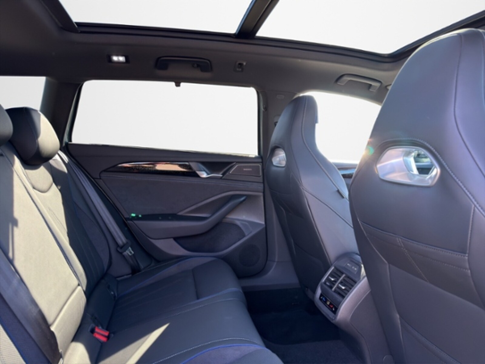 Volkswagen Passat – Bild 16