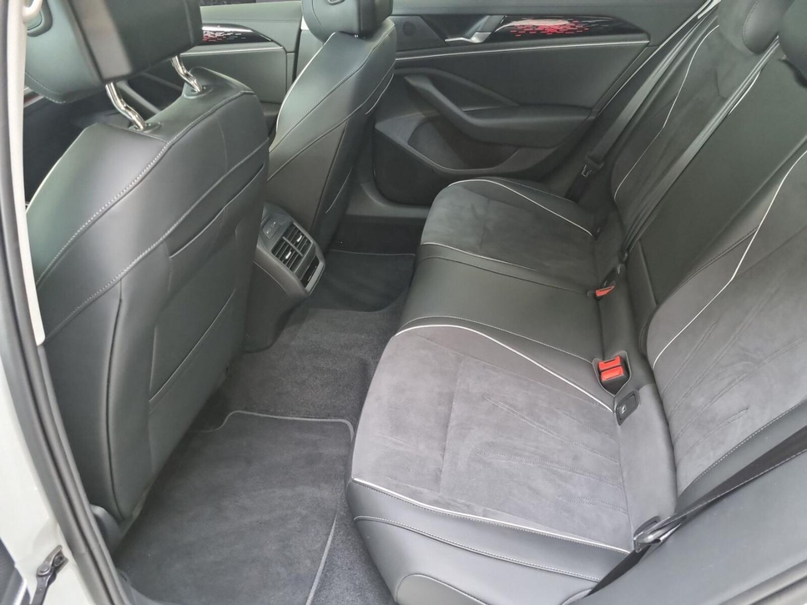 Volkswagen Passat – Bild 13