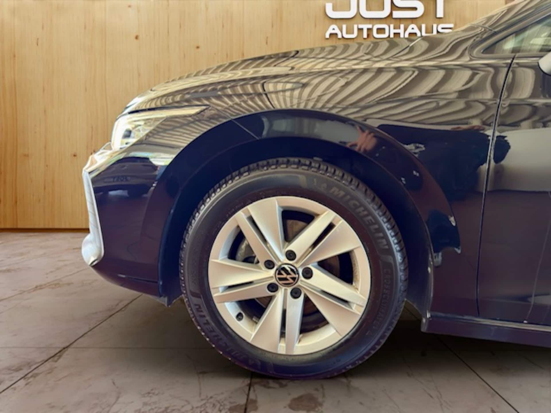 Volkswagen Golf Life