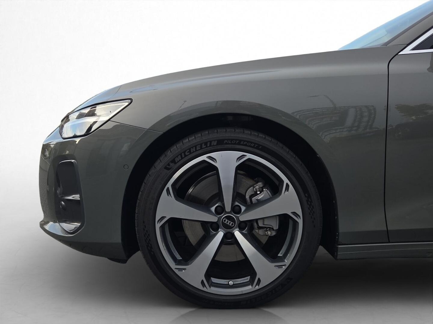 Bild über Audi A6 Avant TDI quattro 220 kW S tronic - für weitere Informationen kontaktieren Sie den Audi Partner