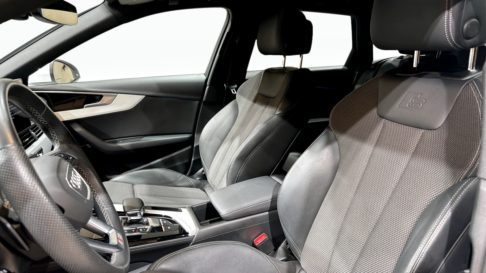 Image about Audi A4 Avant A4 Avant 40 TFSI quattro S line 204 hk S tronic