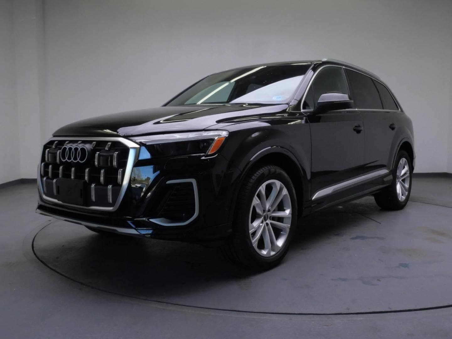 2025 Audi Q7 45 Premium quattro Tiptronic's photo