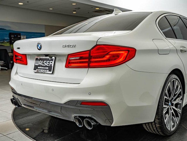 2019 BMW 5 Series 540i - Photo 17