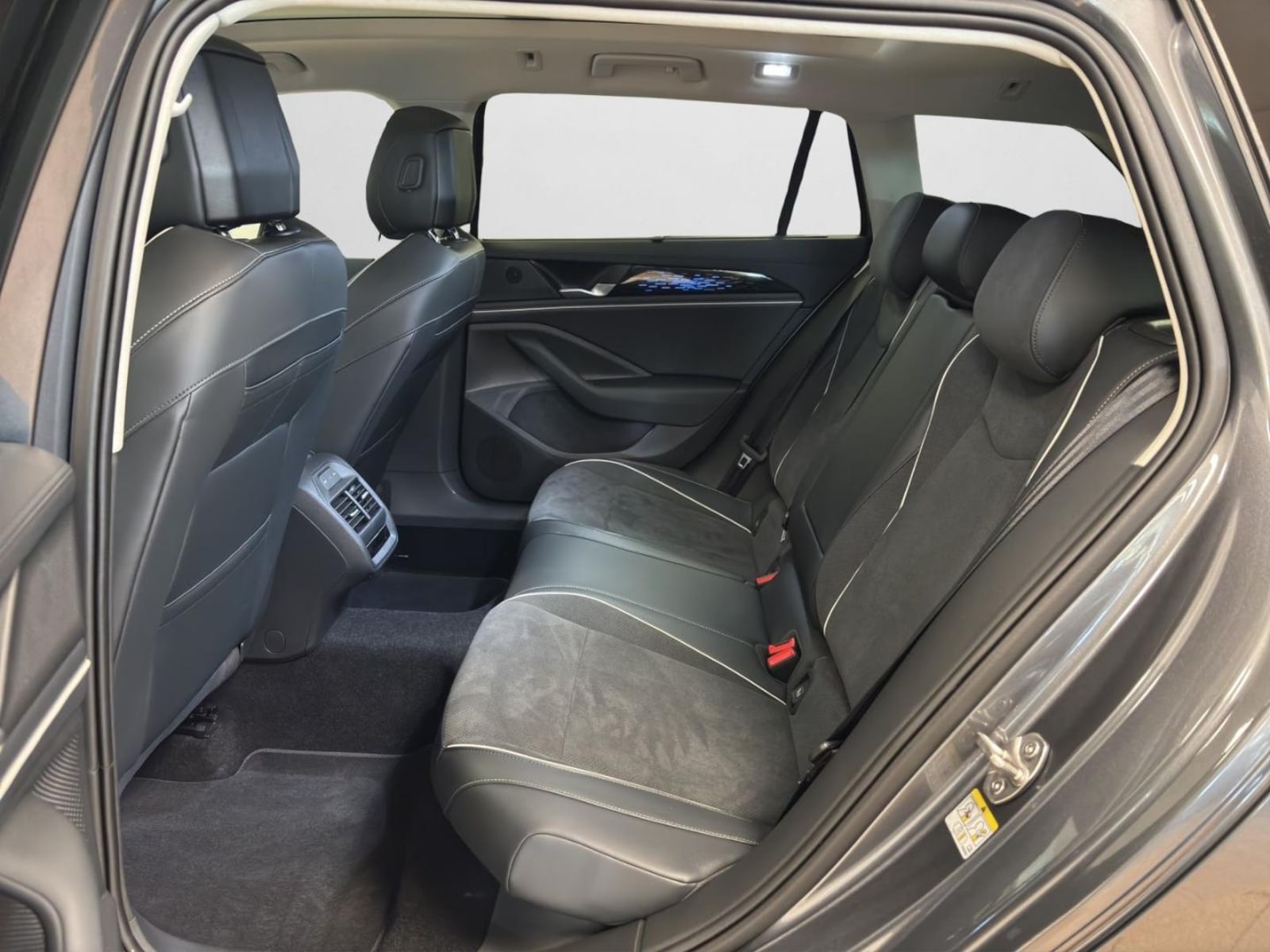 Volkswagen Passat – Bild 14