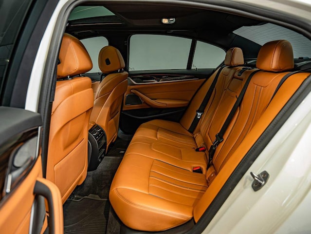 2019 BMW 5 Series 540i - Photo 37