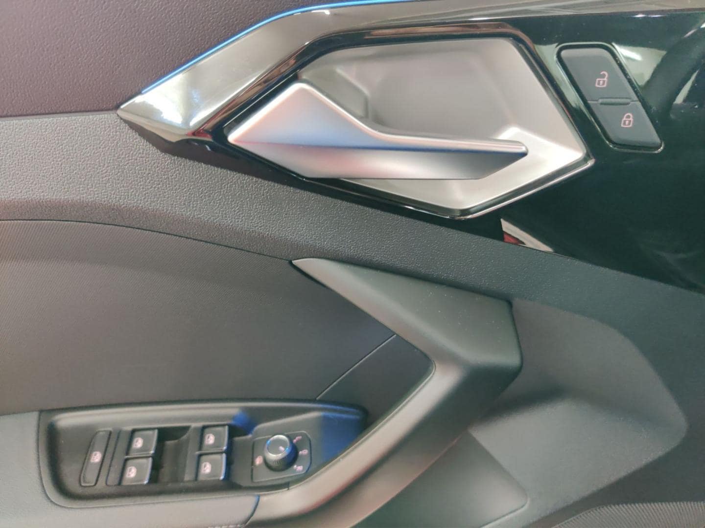 Bild über Audi A1 Sportback S line 30 TFSI S tronic - für weitere Informationen kontaktieren Sie den Audi Partner