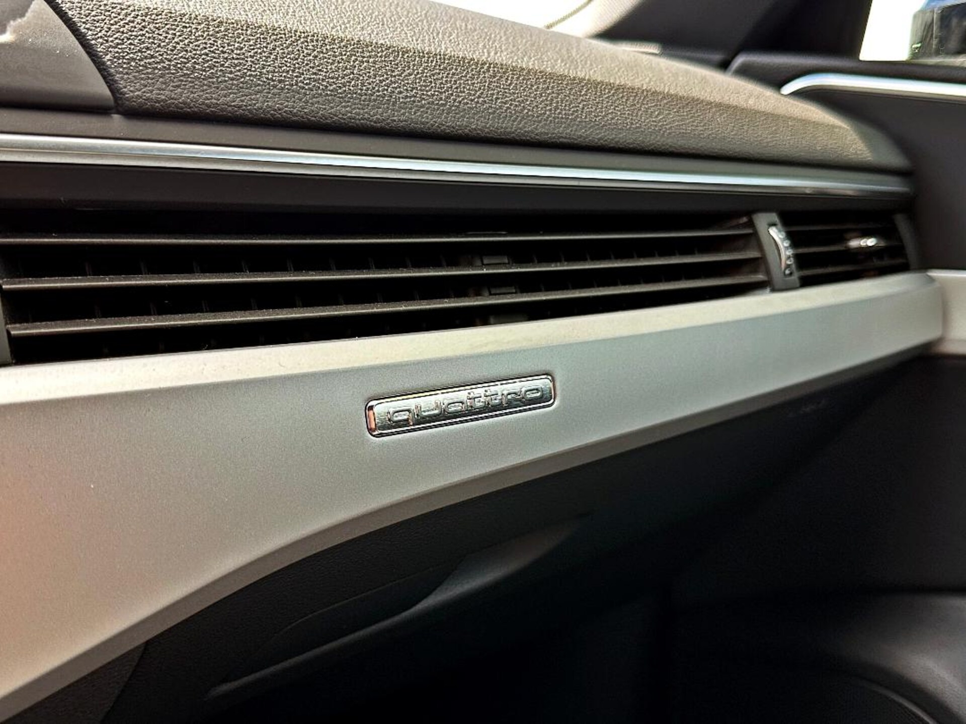 Audi A4 Avant S line