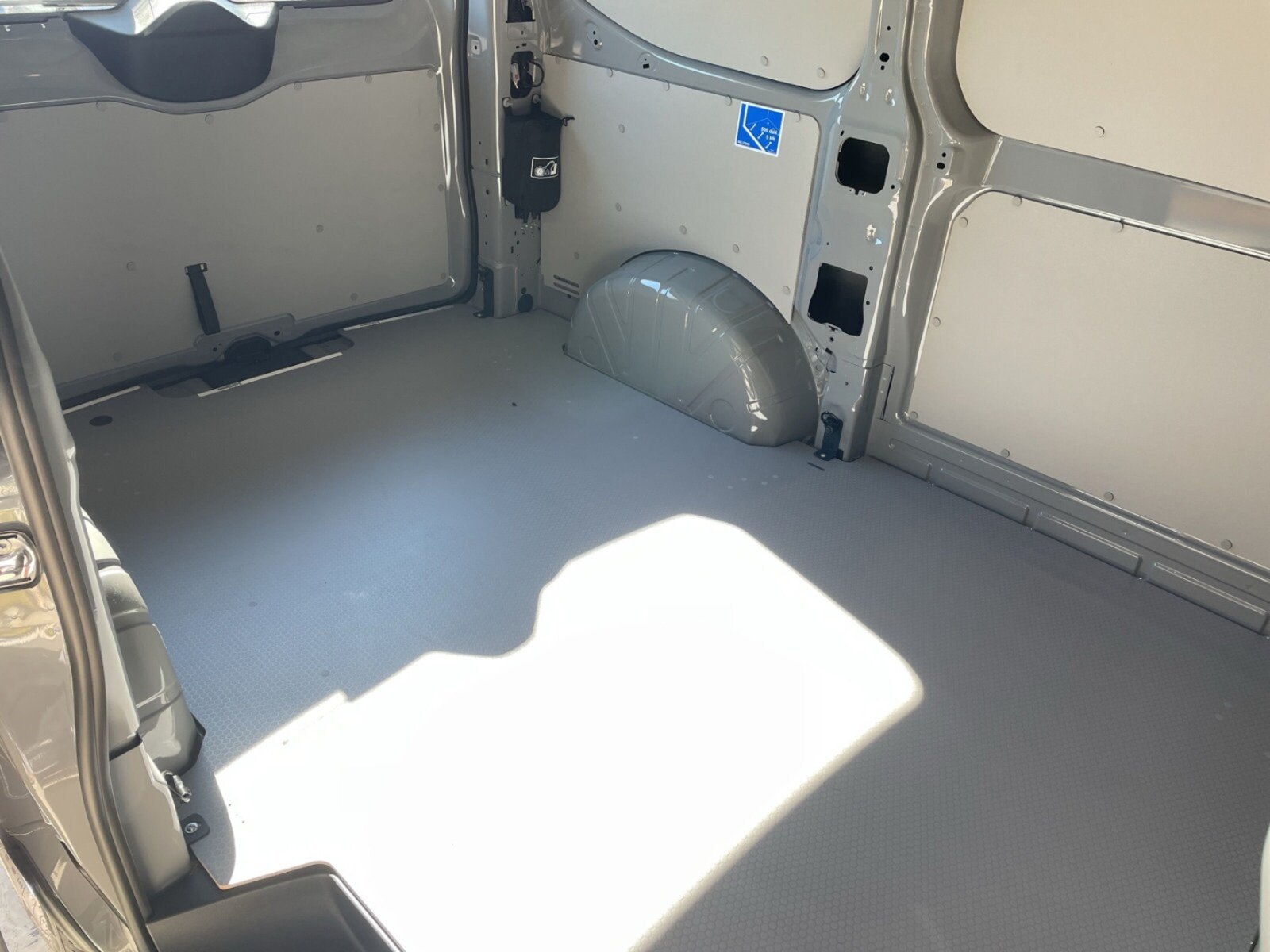 Volkswagen Transporter Kasten kurzer Radstand – Bild 8