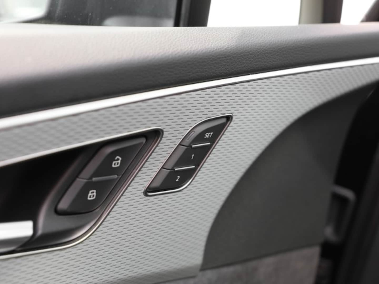Bild über Audi SQ7 SUV TFSI quattro tiptronic - für weitere Informationen kontaktieren Sie den Audi Partner