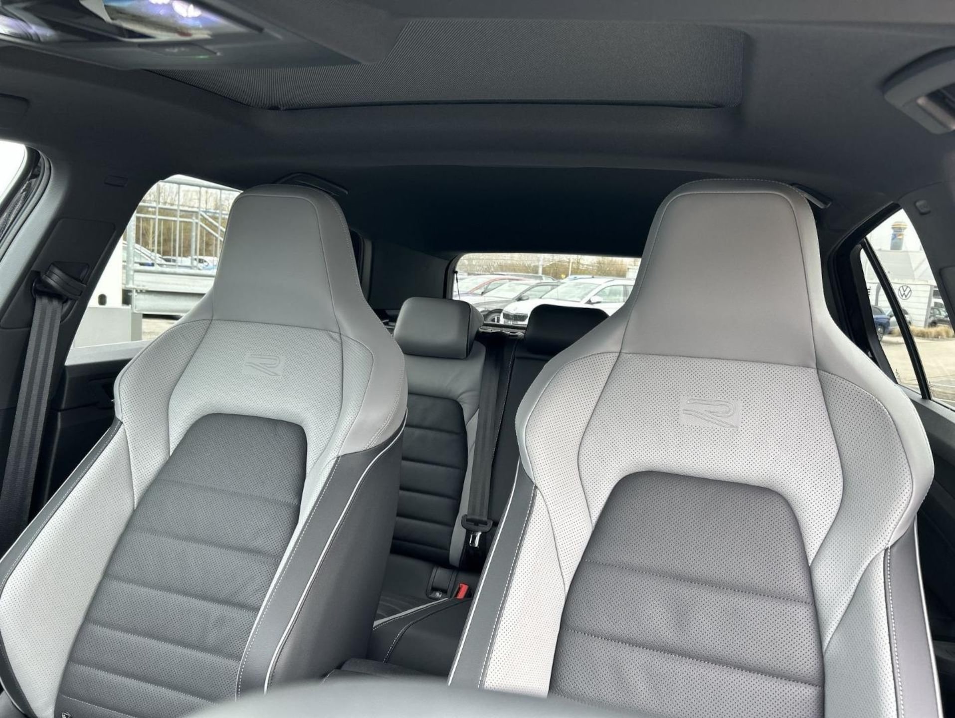 Volkswagen Golf R-Line
